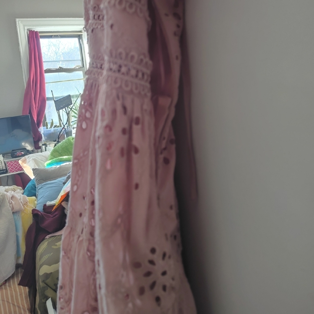 Pink Eyelet Puffed Sleeved Dress - Picture 3 of 4
